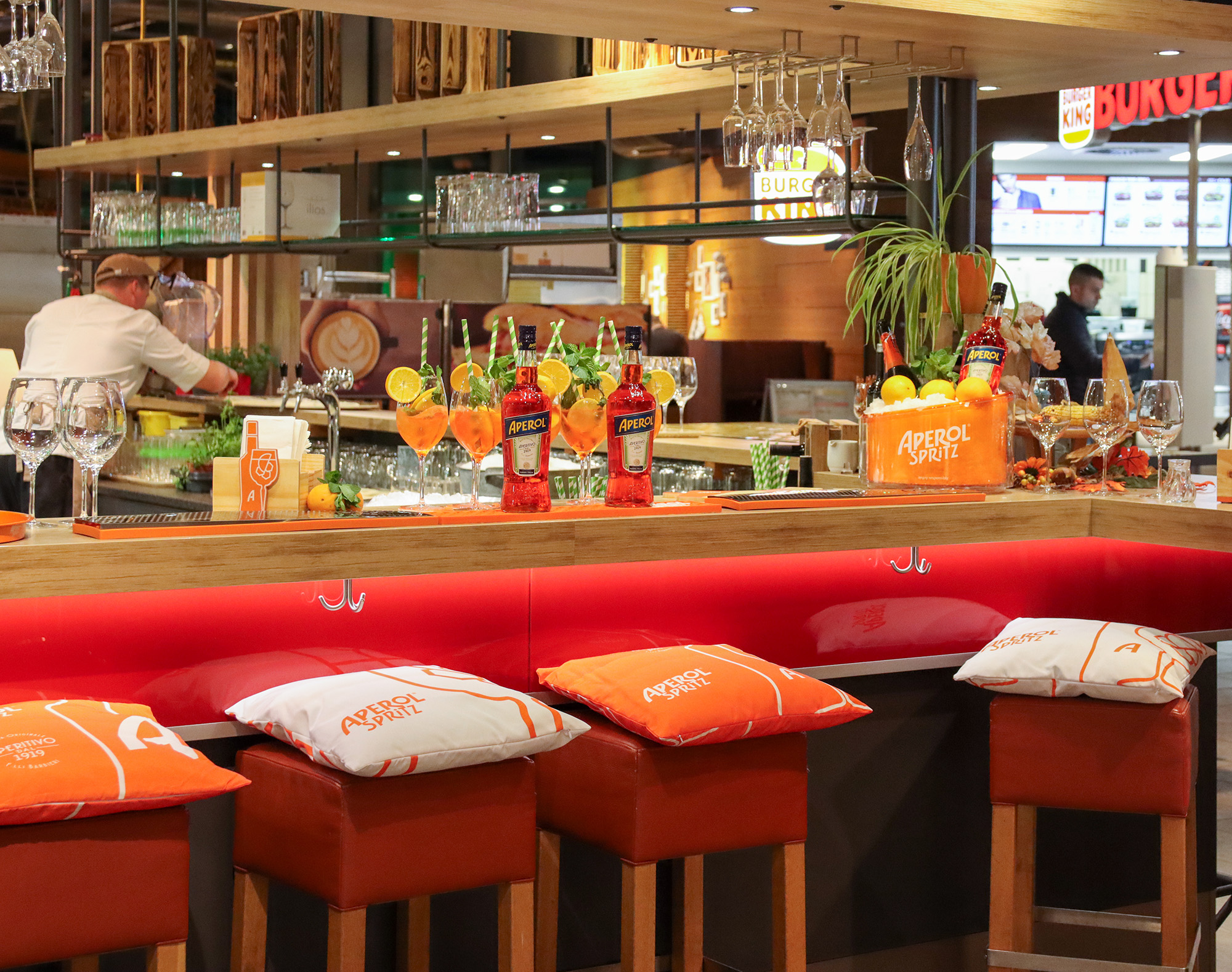 Marché Schwechat Bar Cocktails Aperol Spritz