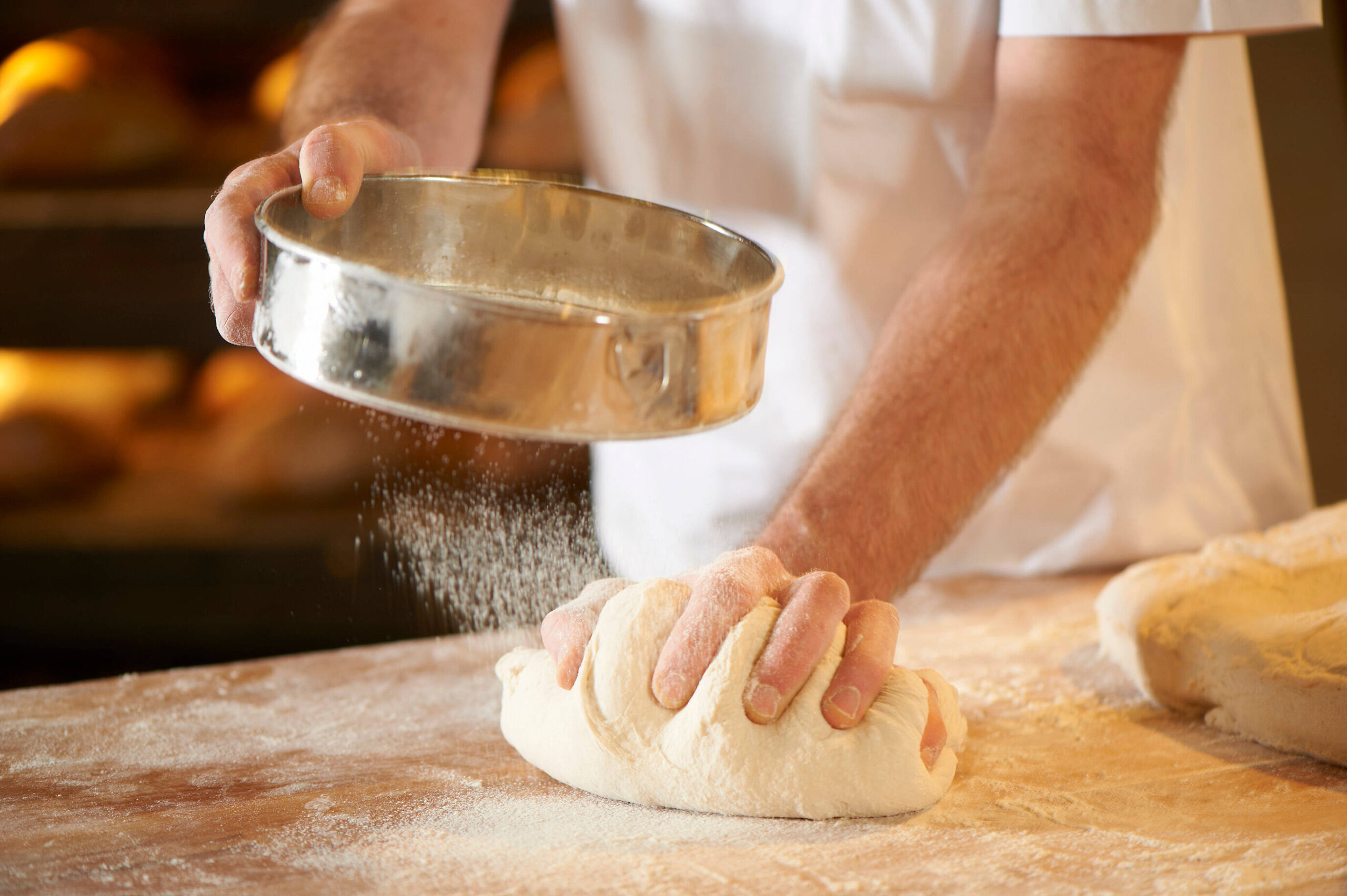 Bäcker Teig kneten Mehl handgemacht